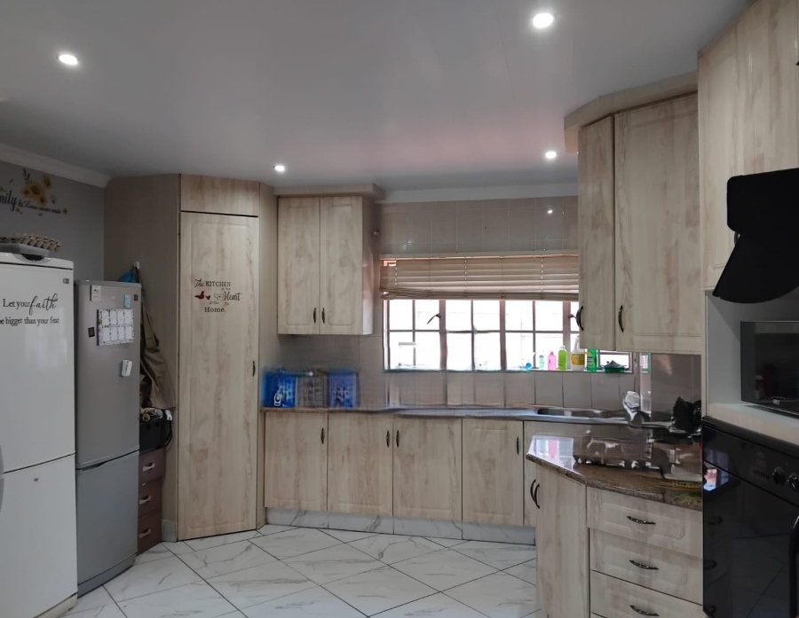 4 Bedroom Property for Sale in Safari Gardens North West